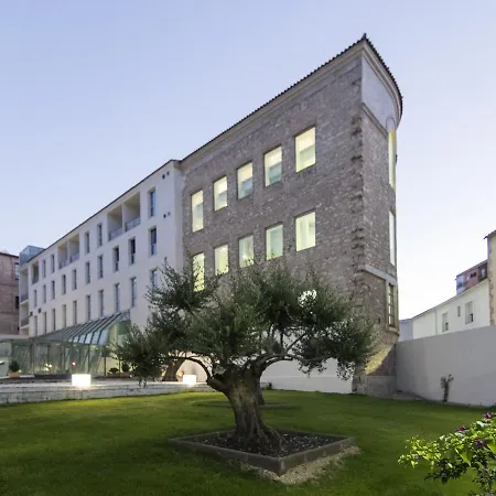 Inturjoven Hostel